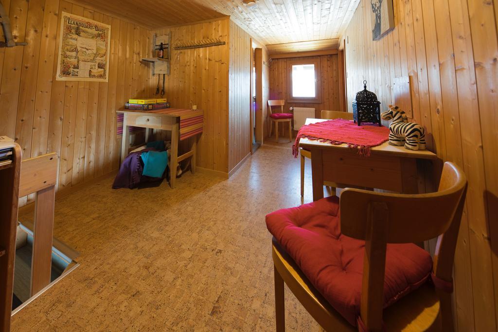Gaestehaus Alpina In Fanas Luaran gambar